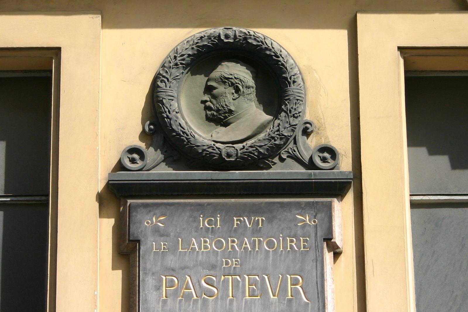 Louis Pasteur's laboratory memorial tablet, Ecole Normale Superieure, Paris (4).JPG